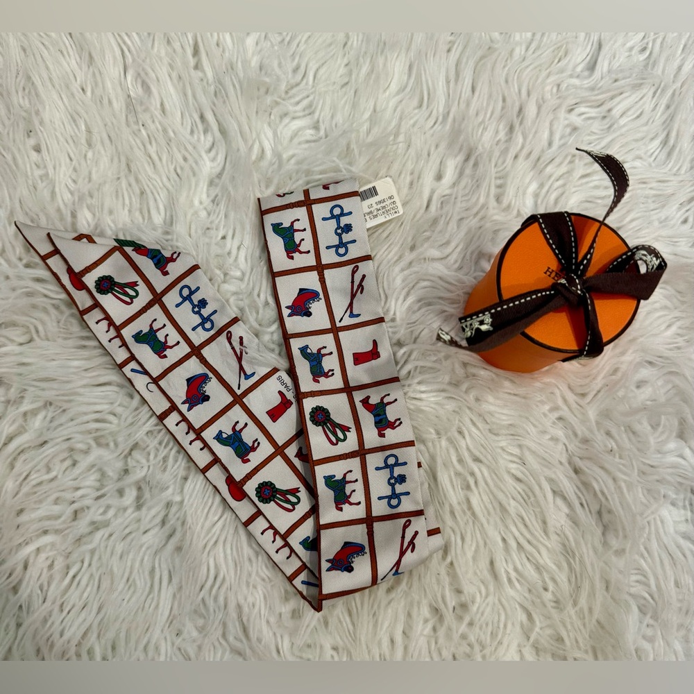 *SOLD* Brand new authentic Hermes twilly